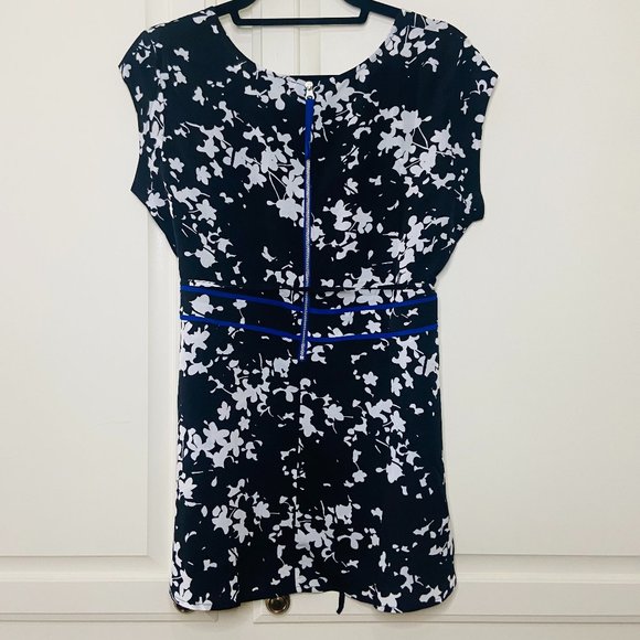 Motherhood Maternity Peplum Black White Floral Top Blouse Size Medium - Picture 4 of 8